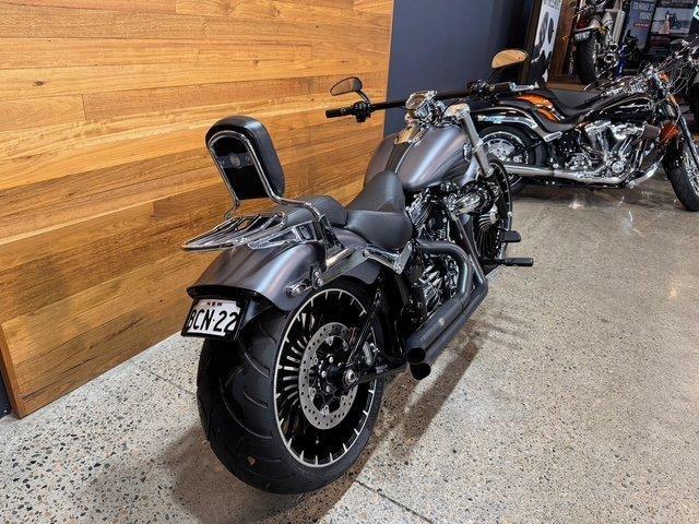2017 HARLEY-DAVIDSON FXSB SOFTAIL BREAKOUT CRUISER