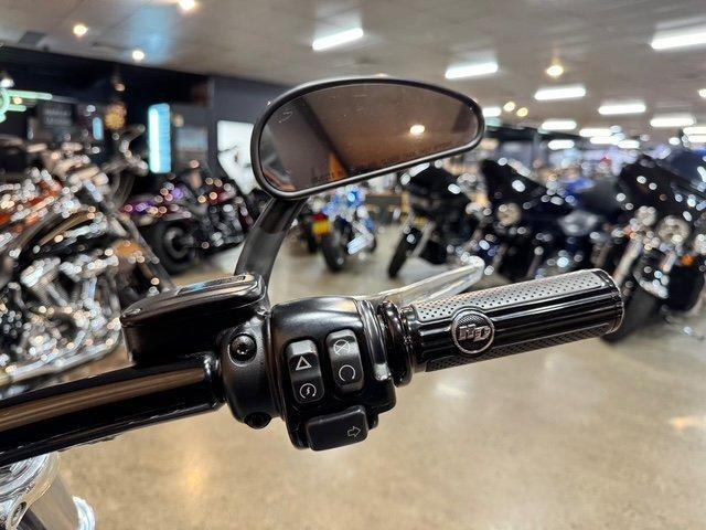 2017 HARLEY-DAVIDSON FXSB SOFTAIL BREAKOUT CRUISER