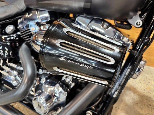 2017 HARLEY-DAVIDSON FXSB SOFTAIL BREAKOUT CRUISER