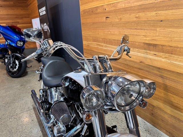 2005 HARLEY-DAVIDSON FLSTNI SOFTAIL DELUXE CRUISER