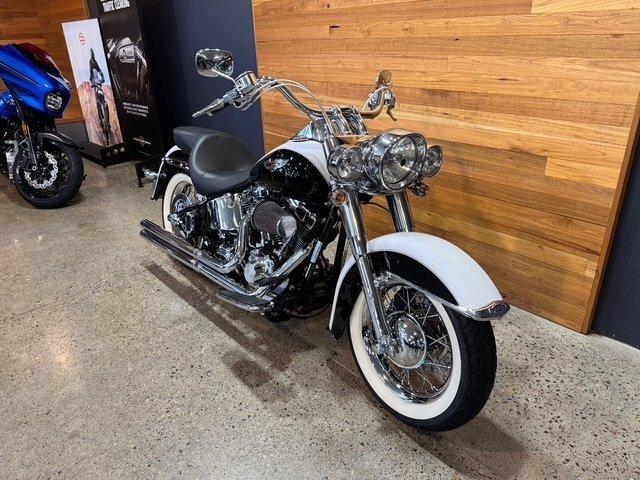 2005 HARLEY-DAVIDSON FLSTNI SOFTAIL DELUXE CRUISER