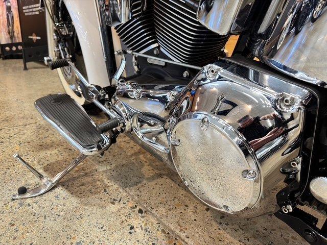 2005 HARLEY-DAVIDSON FLSTNI SOFTAIL DELUXE CRUISER