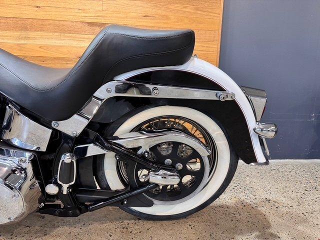 2005 HARLEY-DAVIDSON FLSTNI SOFTAIL DELUXE CRUISER