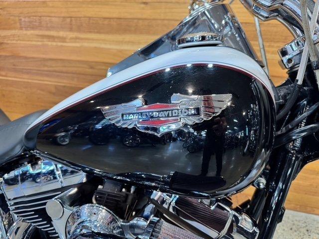 2005 HARLEY-DAVIDSON FLSTNI SOFTAIL DELUXE CRUISER
