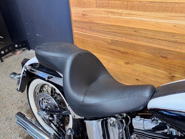 2005 HARLEY-DAVIDSON FLSTNI SOFTAIL DELUXE CRUISER
