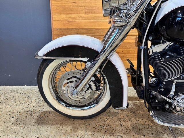 2005 HARLEY-DAVIDSON FLSTNI SOFTAIL DELUXE CRUISER