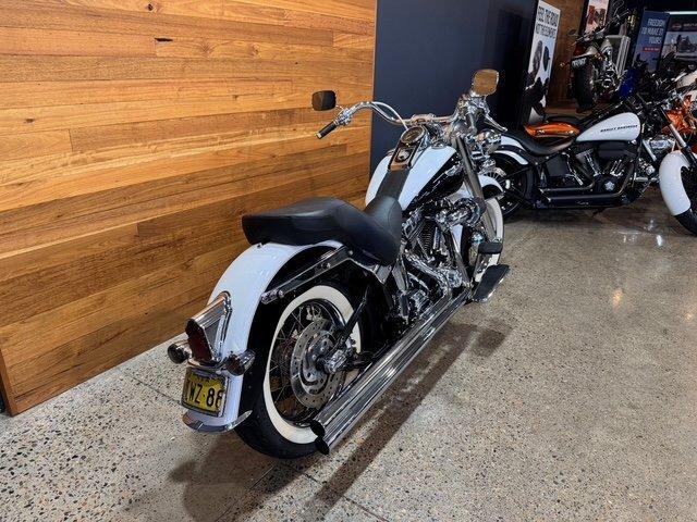 2005 HARLEY-DAVIDSON FLSTNI SOFTAIL DELUXE CRUISER