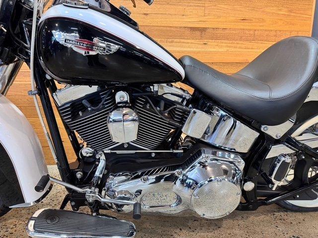 2005 HARLEY-DAVIDSON FLSTNI SOFTAIL DELUXE CRUISER