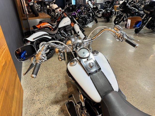 2005 HARLEY-DAVIDSON FLSTNI SOFTAIL DELUXE CRUISER