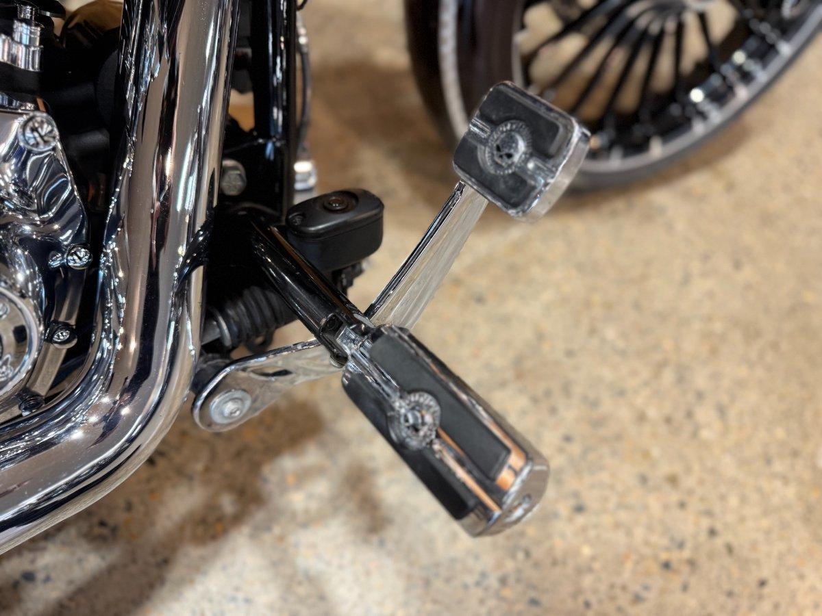 2017 HARLEY-DAVIDSON FXSB SOFTAIL BREAKOUT CRUISER