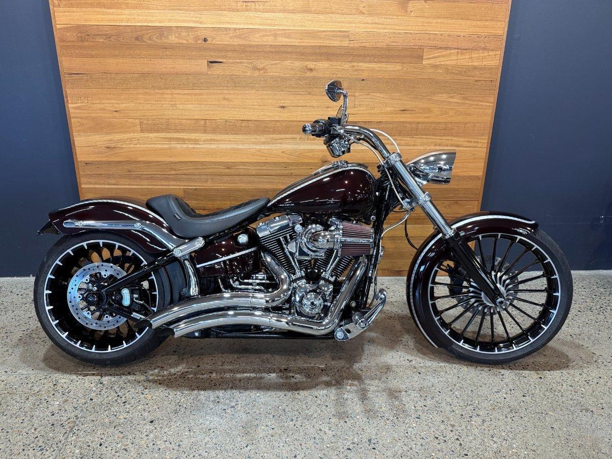 2017 HARLEY-DAVIDSON FXSB SOFTAIL BREAKOUT CRUISER