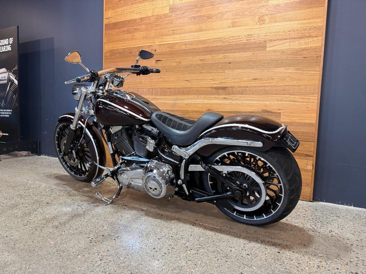 2017 HARLEY-DAVIDSON FXSB SOFTAIL BREAKOUT CRUISER