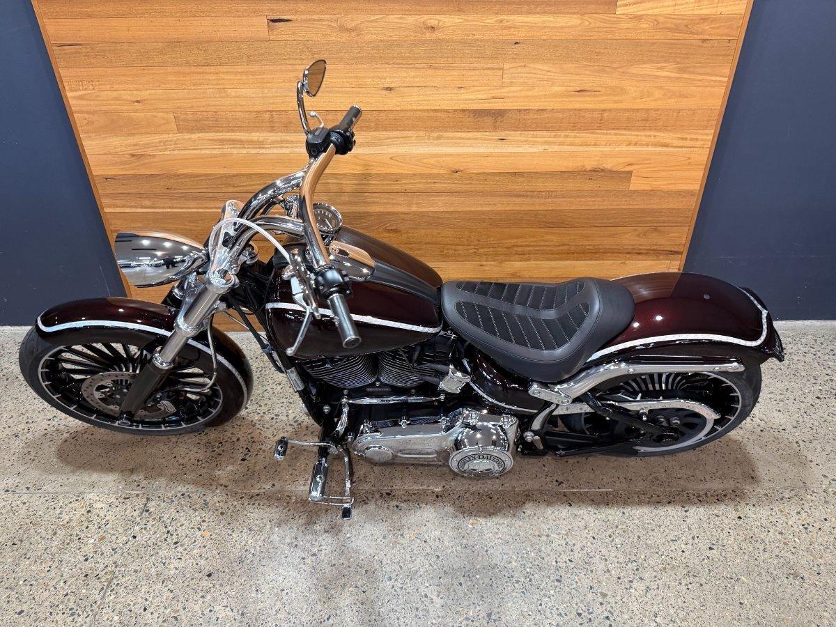 2017 HARLEY-DAVIDSON FXSB SOFTAIL BREAKOUT CRUISER