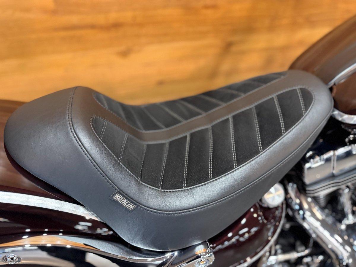 2017 HARLEY-DAVIDSON FXSB SOFTAIL BREAKOUT CRUISER