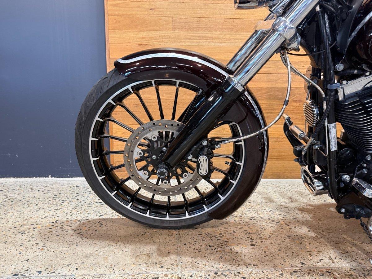 2017 HARLEY-DAVIDSON FXSB SOFTAIL BREAKOUT CRUISER