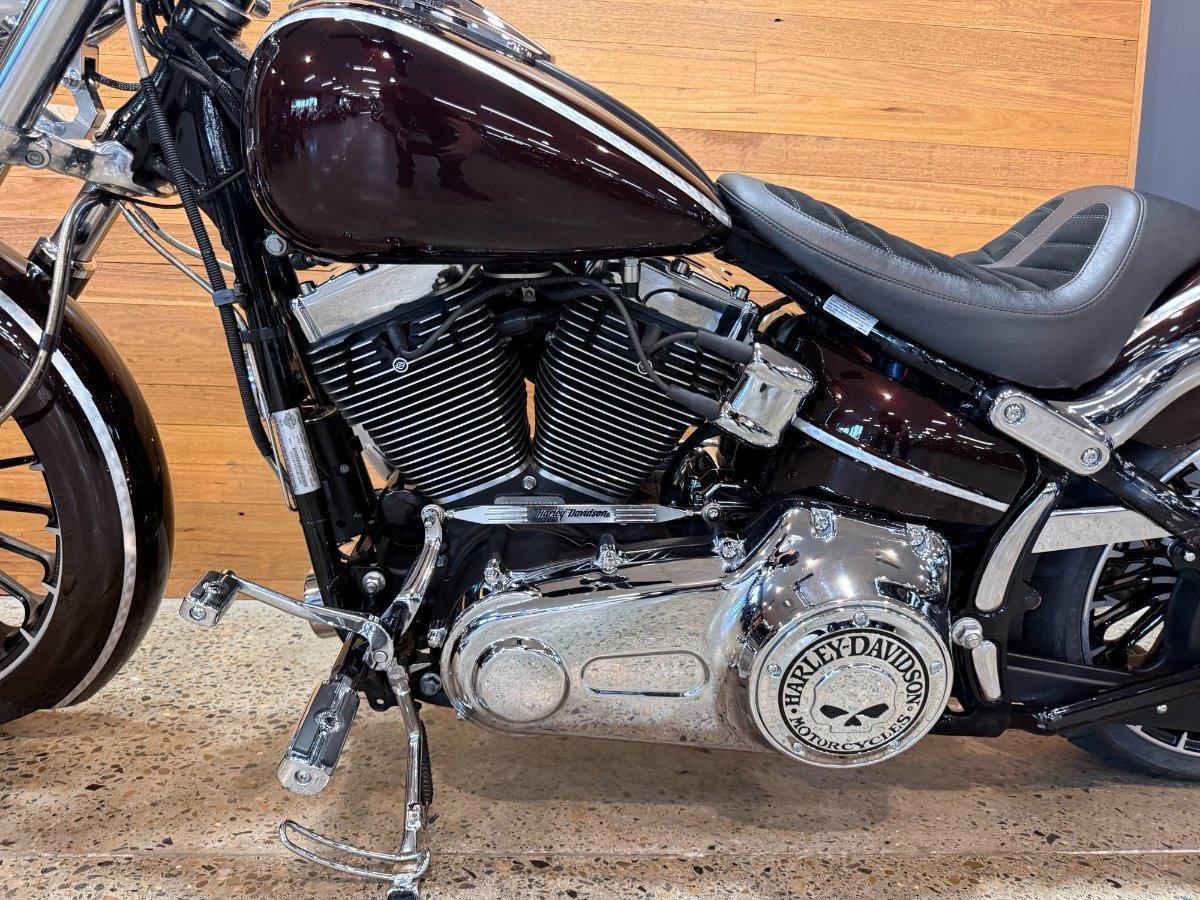 2017 HARLEY-DAVIDSON FXSB SOFTAIL BREAKOUT CRUISER