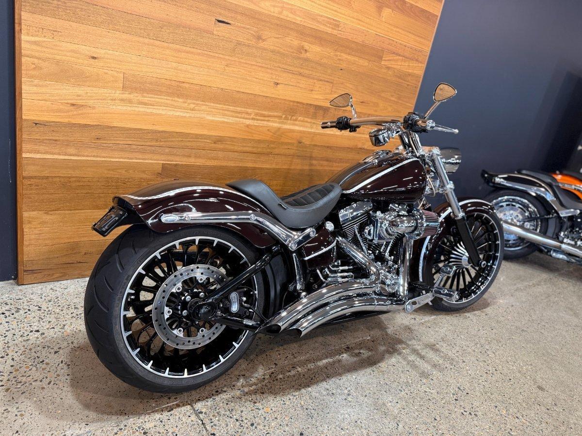 2017 HARLEY-DAVIDSON FXSB SOFTAIL BREAKOUT CRUISER