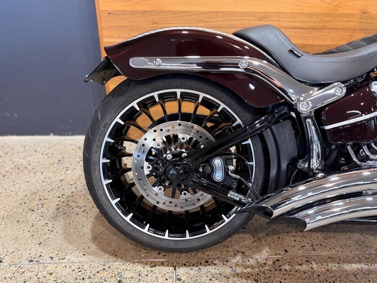 2017 HARLEY-DAVIDSON FXSB SOFTAIL BREAKOUT CRUISER