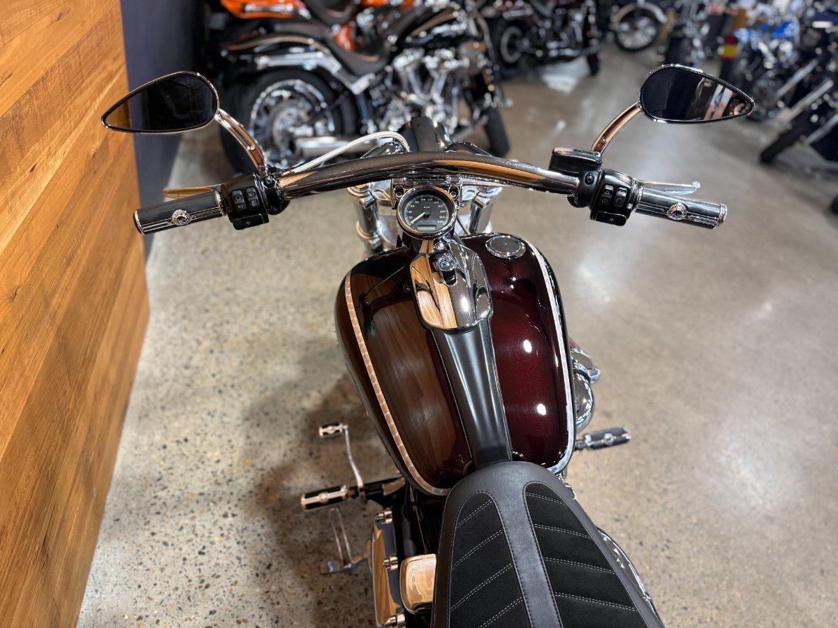 2017 HARLEY-DAVIDSON FXSB SOFTAIL BREAKOUT CRUISER