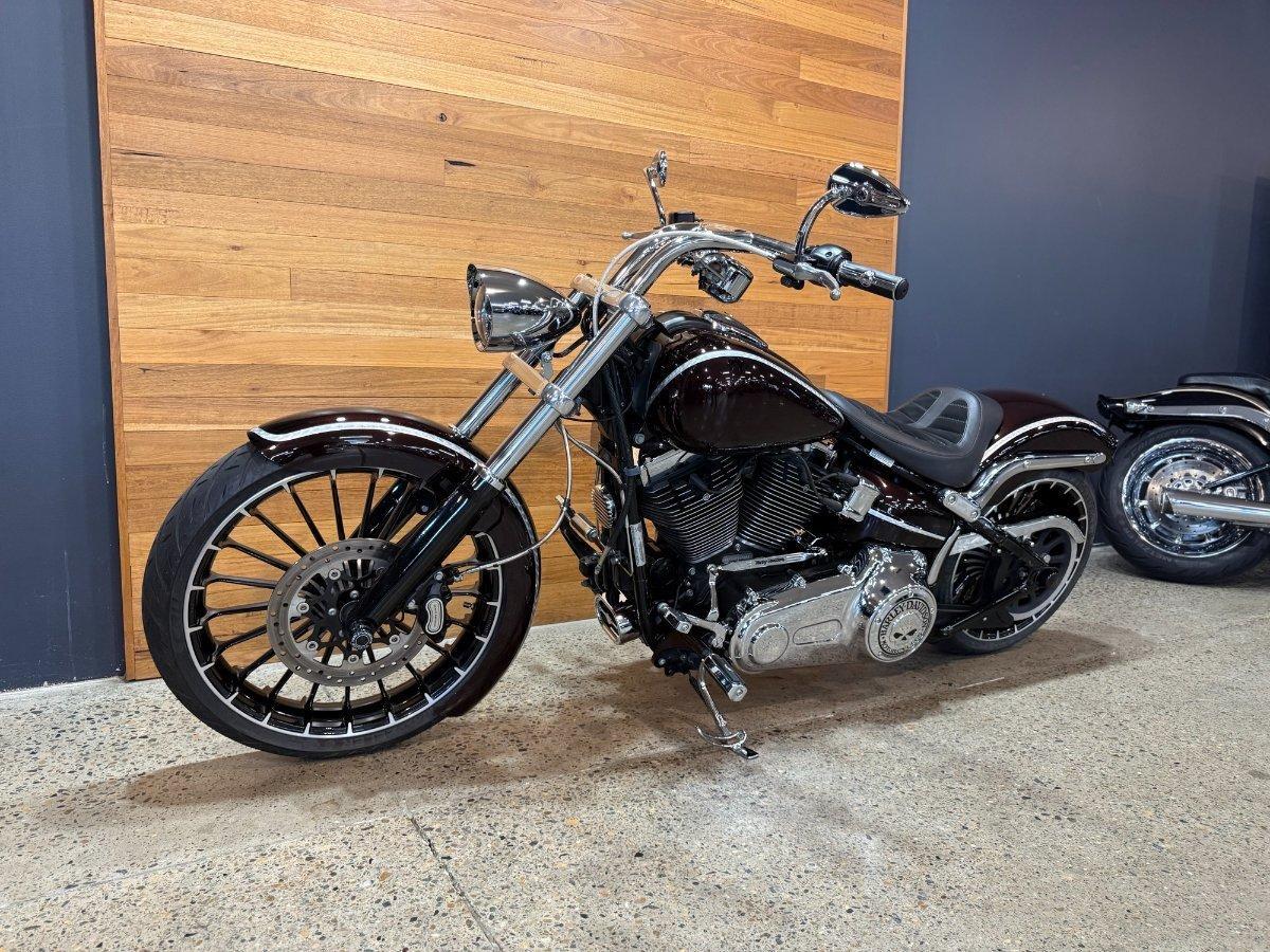 2017 HARLEY-DAVIDSON FXSB SOFTAIL BREAKOUT CRUISER