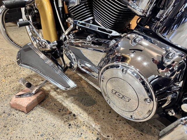2017 HARLEY-DAVIDSON FLSTC HERITAGE SOFTAIL CLASSIC CRUISER
