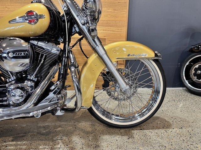 2017 HARLEY-DAVIDSON FLSTC HERITAGE SOFTAIL CLASSIC CRUISER