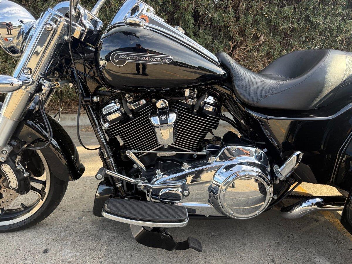 2018 HARLEY-DAVIDSON FLRT FREEWHEELER TRIKE