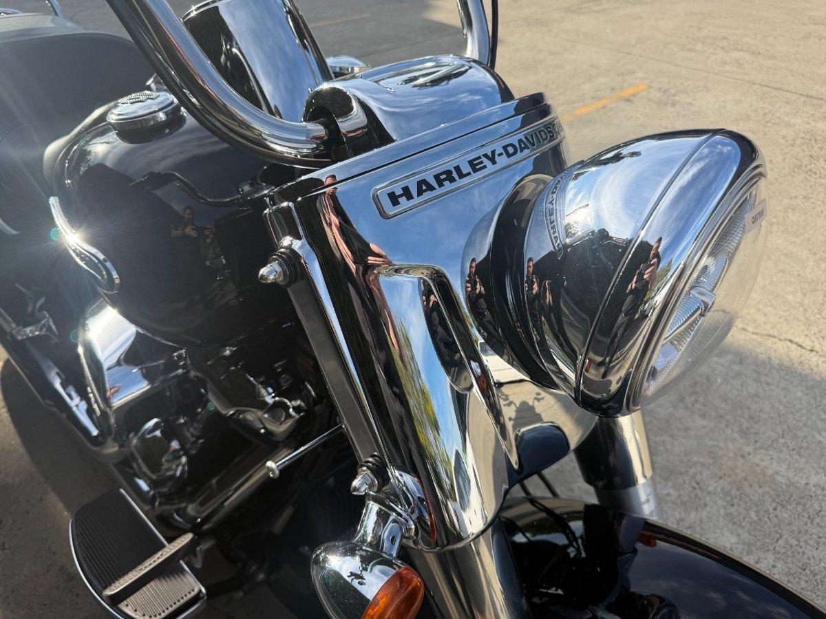 2018 HARLEY-DAVIDSON FLRT FREEWHEELER TRIKE