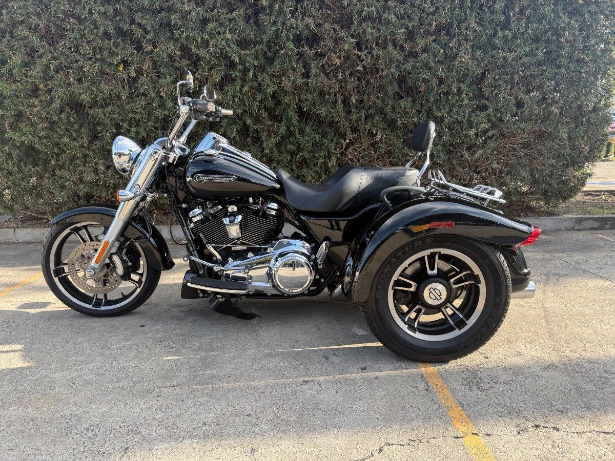 2018 HARLEY-DAVIDSON FLRT FREEWHEELER TRIKE