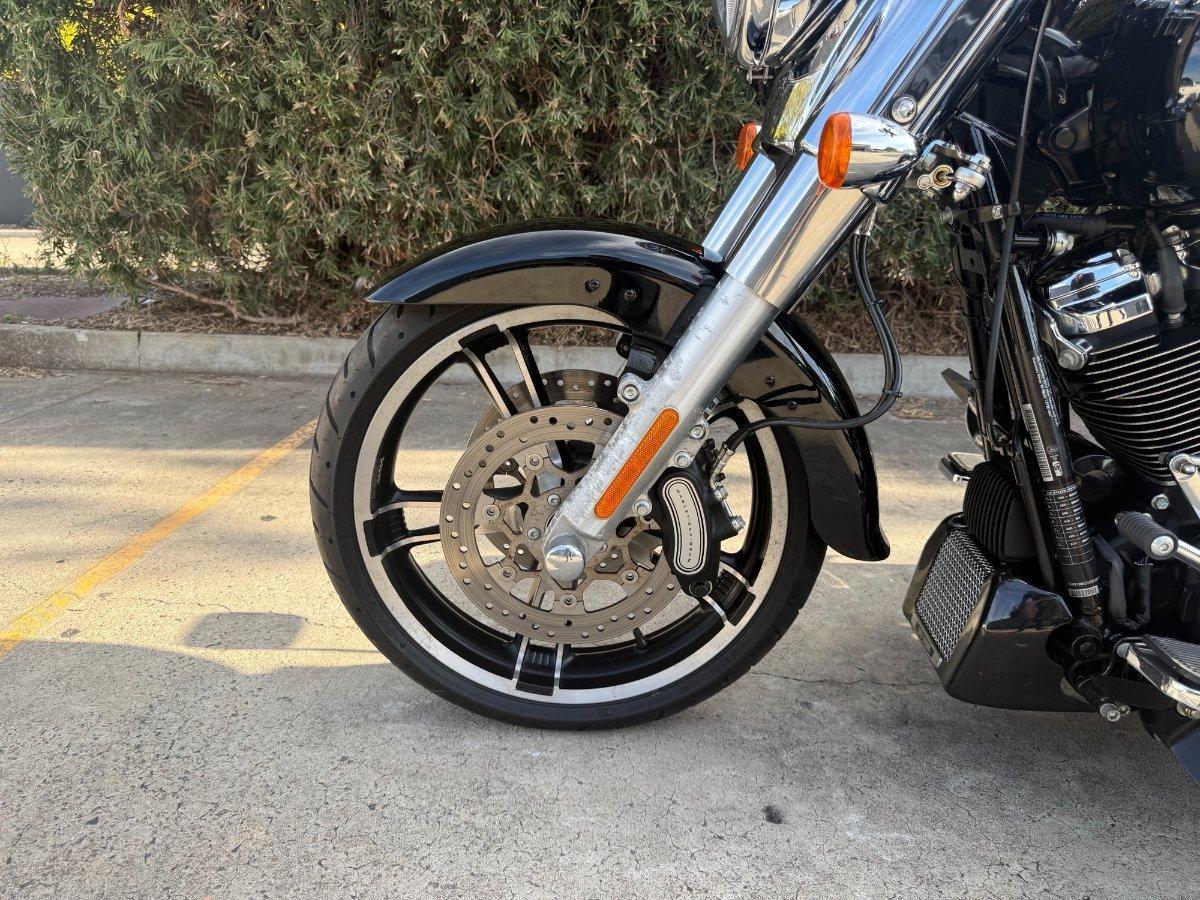 2018 HARLEY-DAVIDSON FLRT FREEWHEELER TRIKE