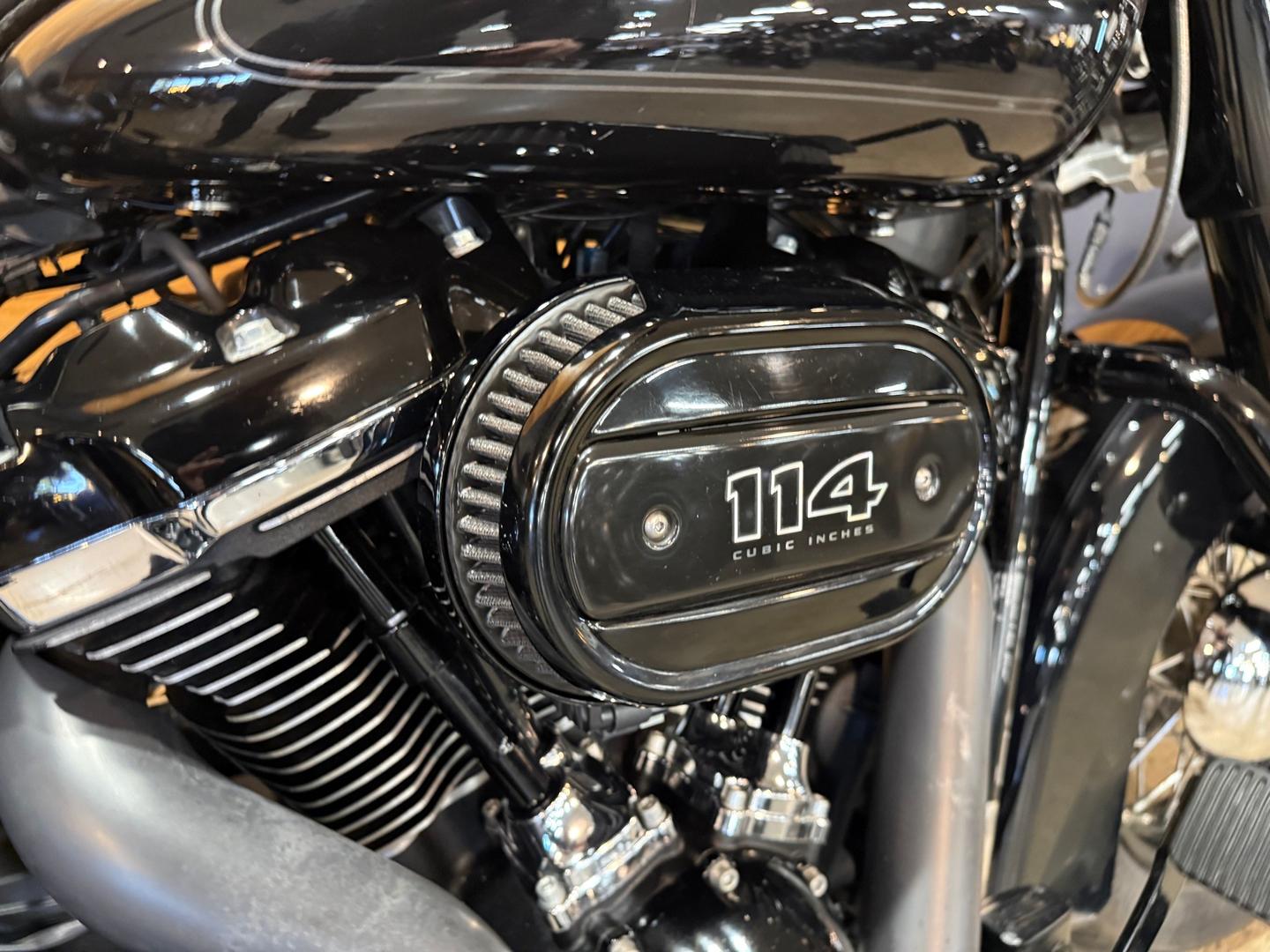 2021 HARLEY-DAVIDSON FLHCS HERITAGE CLASSIC 114 CRUISER