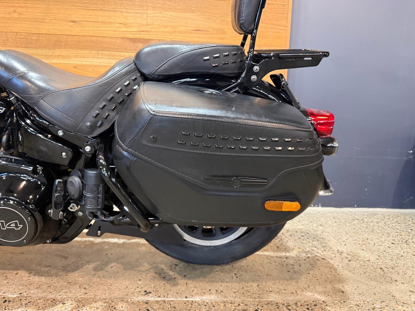2021 HARLEY-DAVIDSON FLHCS HERITAGE CLASSIC 114 CRUISER