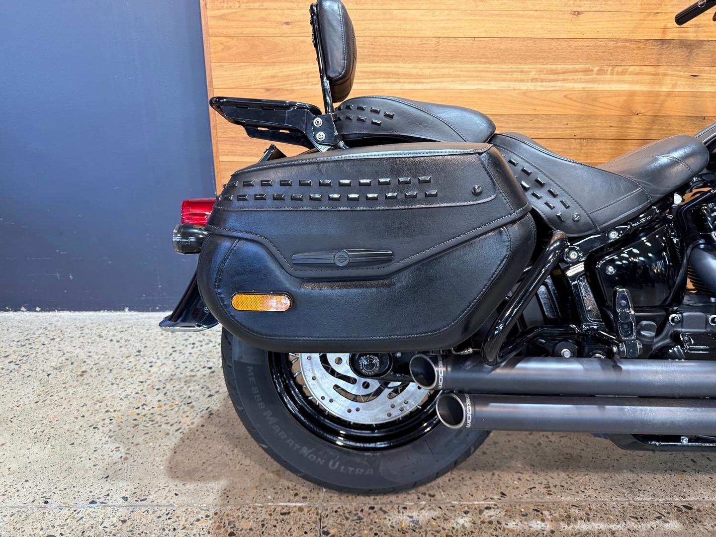 2021 HARLEY-DAVIDSON FLHCS HERITAGE CLASSIC 114 CRUISER