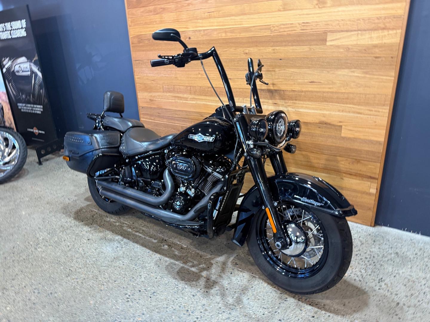 2021 HARLEY-DAVIDSON FLHCS HERITAGE CLASSIC 114 CRUISER