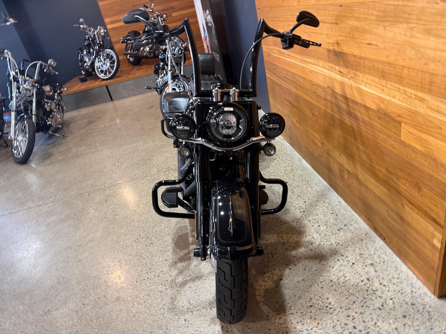 2021 HARLEY-DAVIDSON FLHCS HERITAGE CLASSIC 114 CRUISER