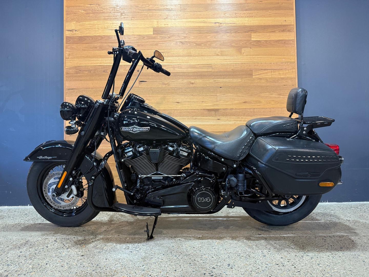 2021 HARLEY-DAVIDSON FLHCS HERITAGE CLASSIC 114 CRUISER