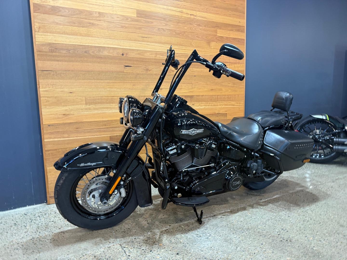 2021 HARLEY-DAVIDSON FLHCS HERITAGE CLASSIC 114 CRUISER