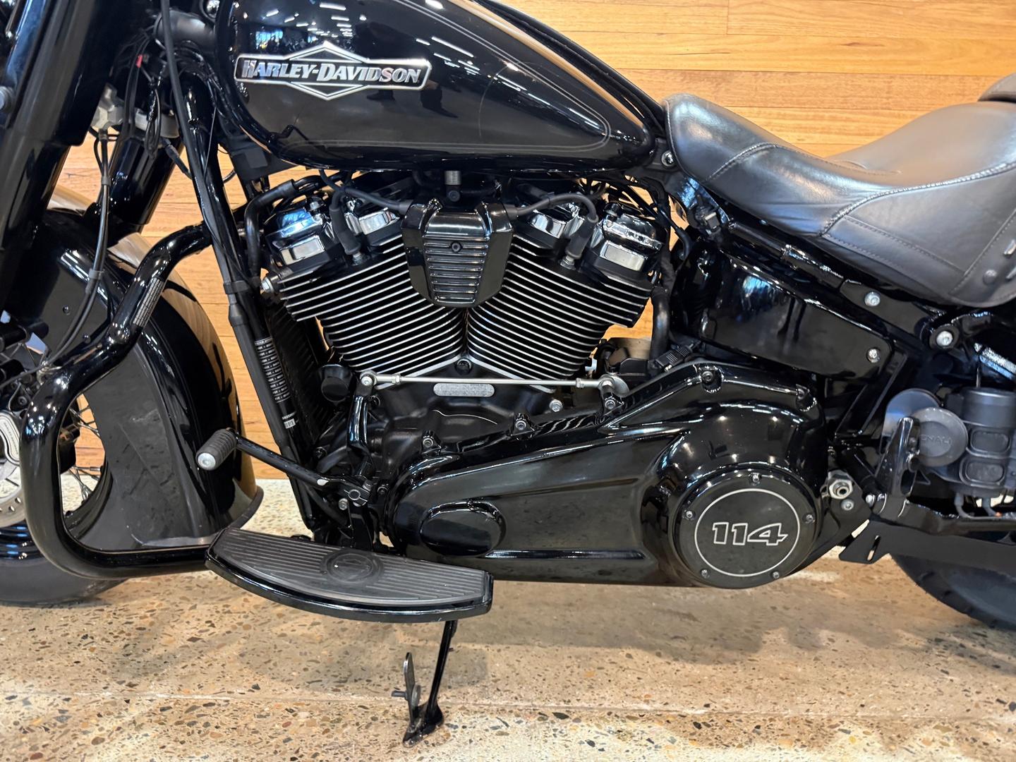 2021 HARLEY-DAVIDSON FLHCS HERITAGE CLASSIC 114 CRUISER