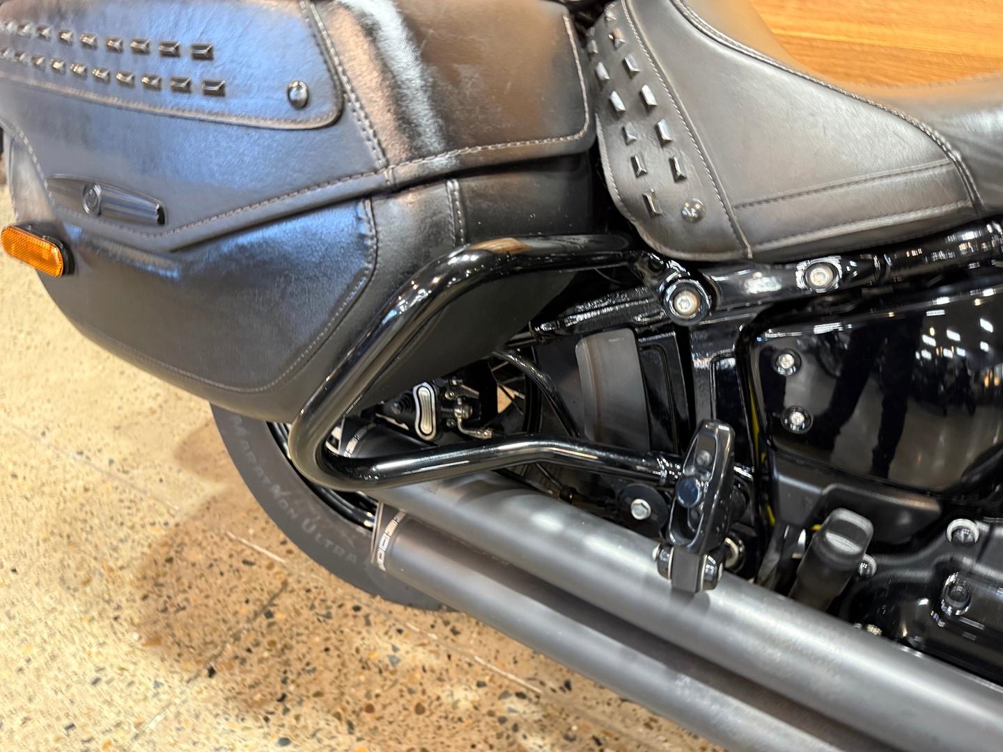2021 HARLEY-DAVIDSON FLHCS HERITAGE CLASSIC 114 CRUISER