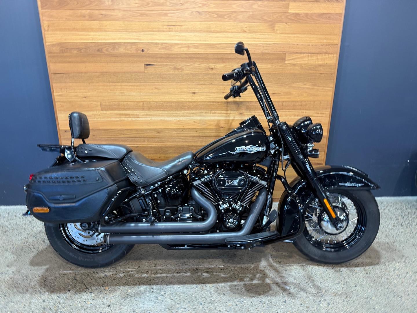 2021 HARLEY-DAVIDSON FLHCS HERITAGE CLASSIC 114 CRUISER