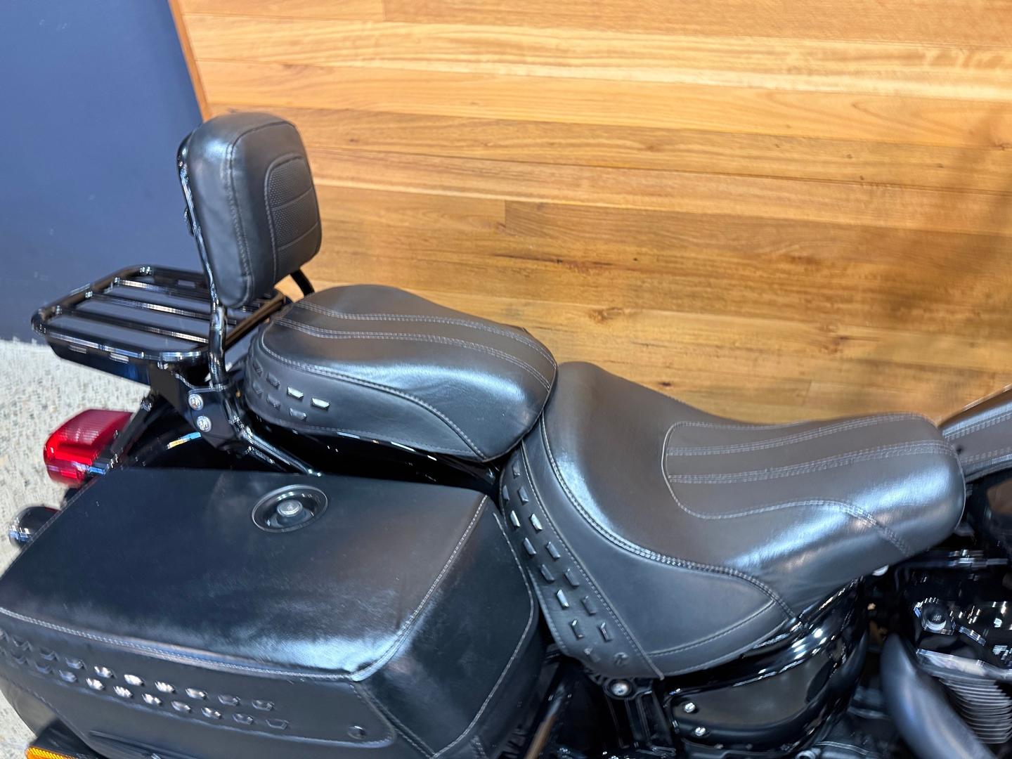 2021 HARLEY-DAVIDSON FLHCS HERITAGE CLASSIC 114 CRUISER