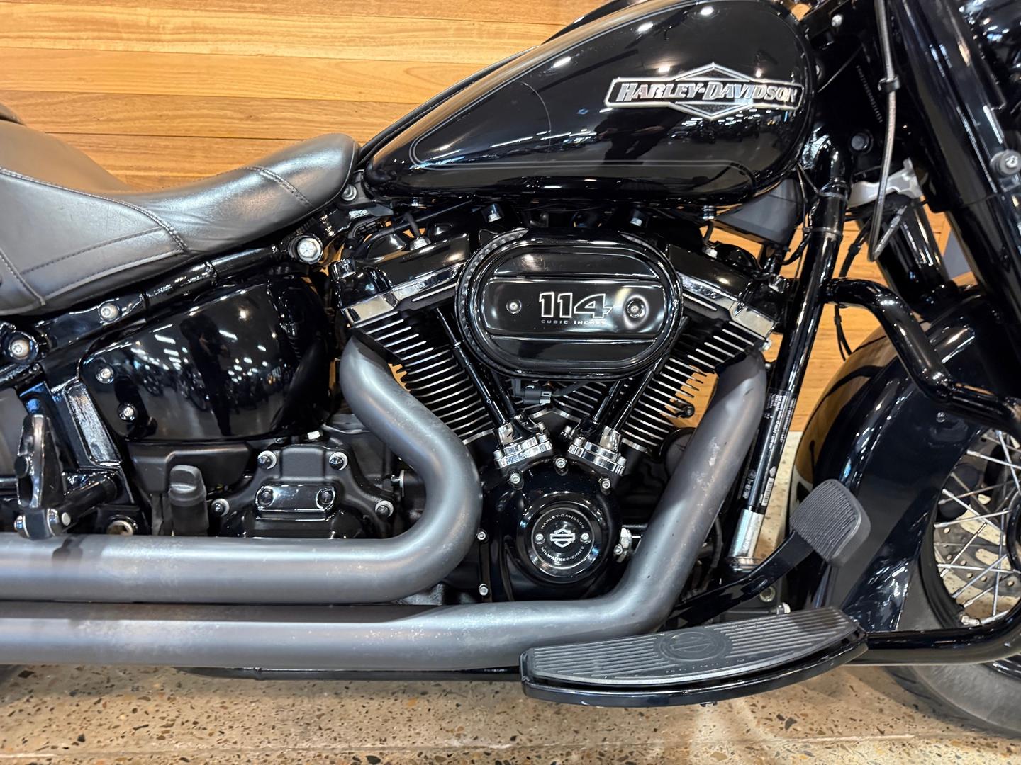 2021 HARLEY-DAVIDSON FLHCS HERITAGE CLASSIC 114 CRUISER