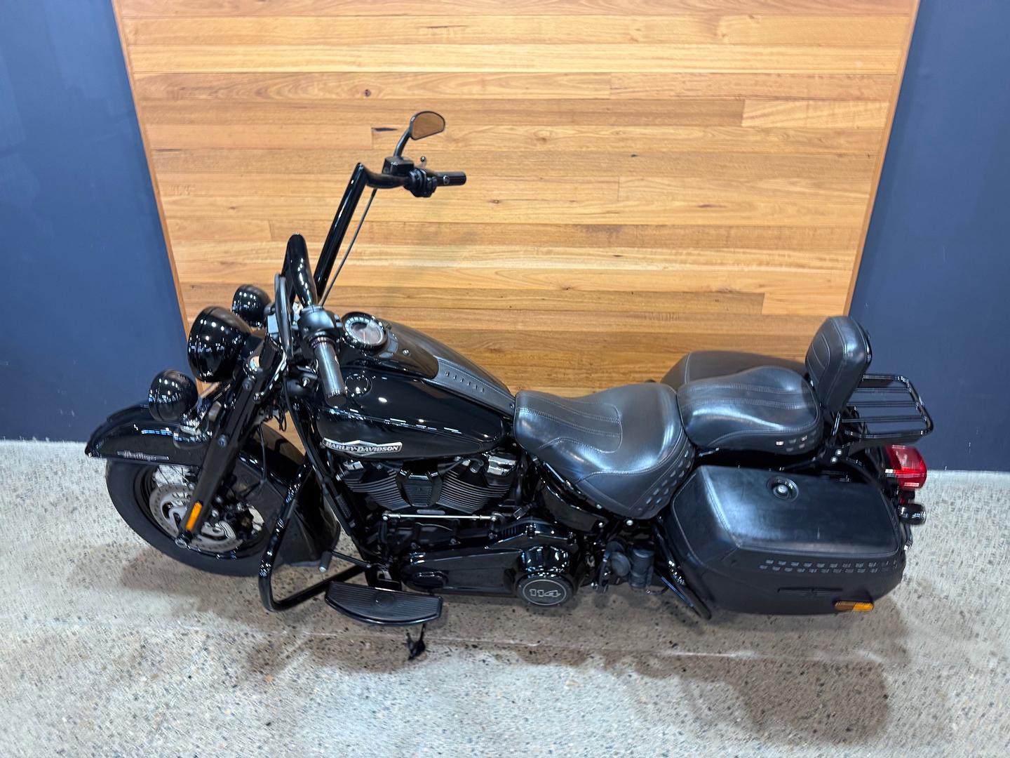 2021 HARLEY-DAVIDSON FLHCS HERITAGE CLASSIC 114 CRUISER