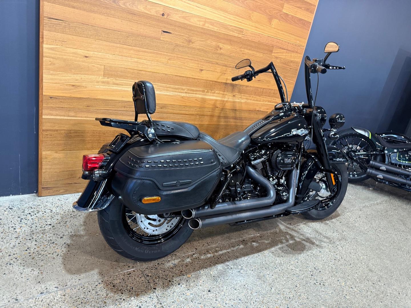 2021 HARLEY-DAVIDSON FLHCS HERITAGE CLASSIC 114 CRUISER