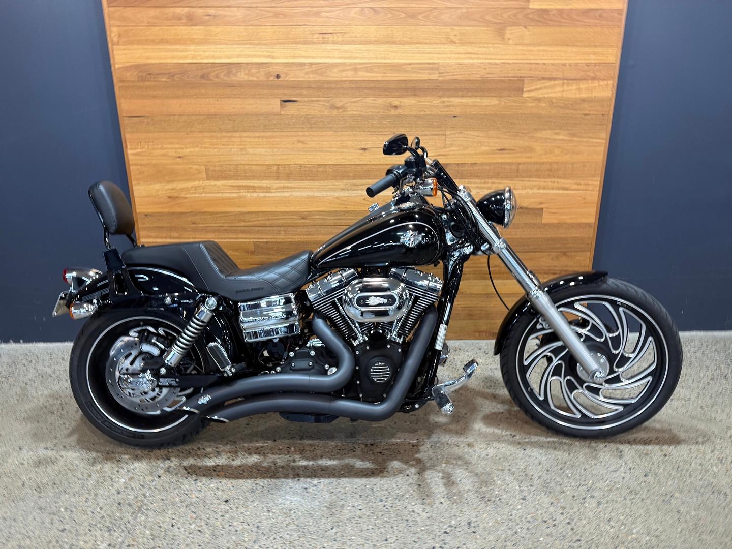 2010 HARLEY-DAVIDSON FXDWG WIDE GLIDE CRUISER