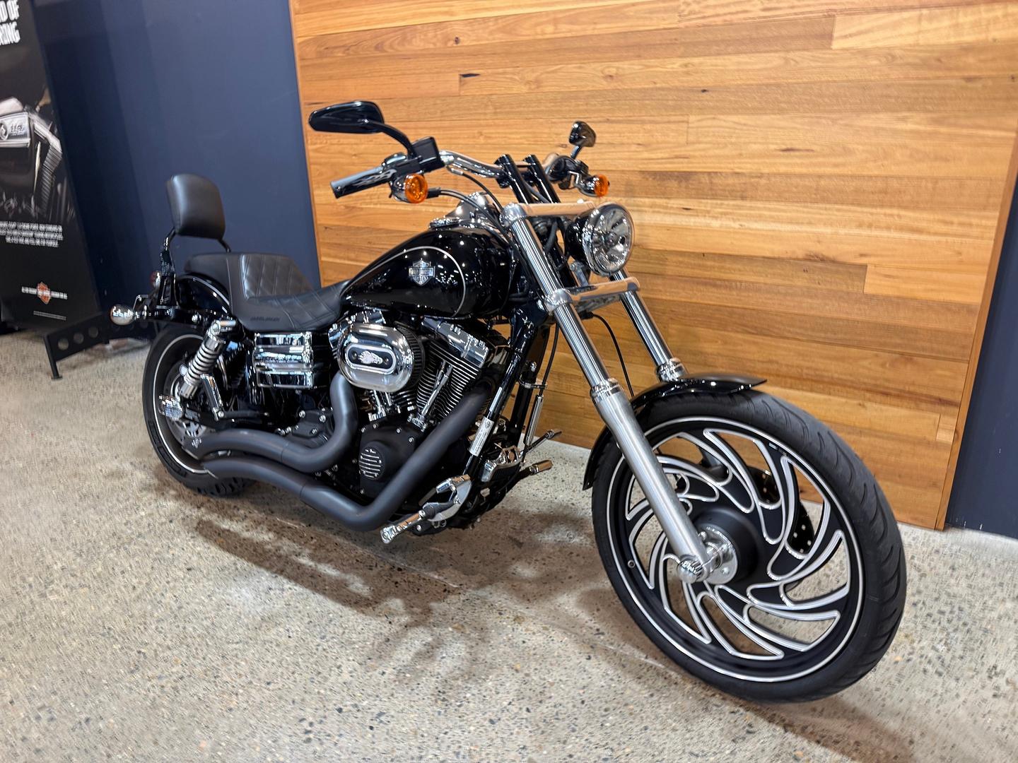 2010 HARLEY-DAVIDSON FXDWG WIDE GLIDE CRUISER