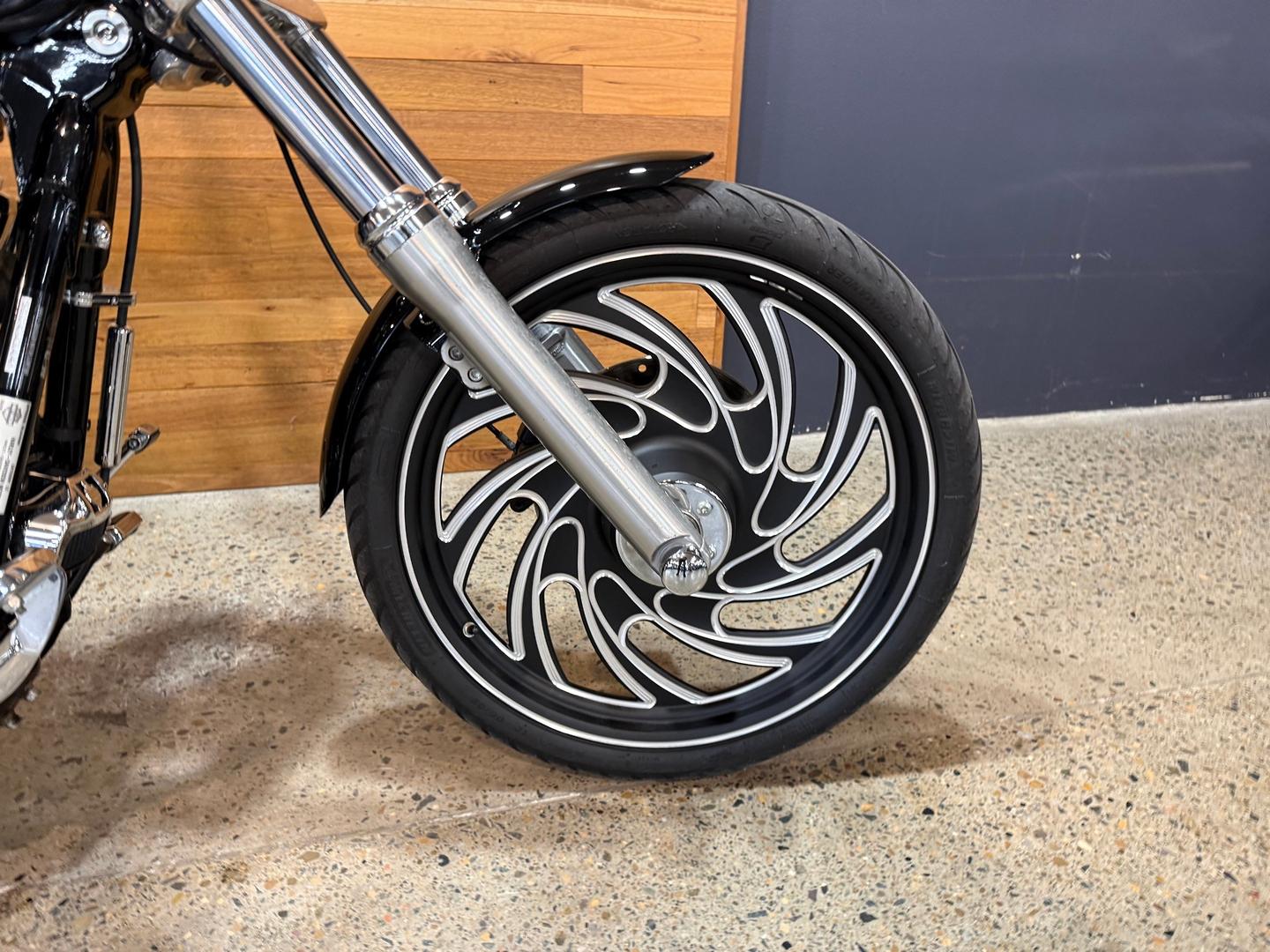 2010 HARLEY-DAVIDSON FXDWG WIDE GLIDE CRUISER