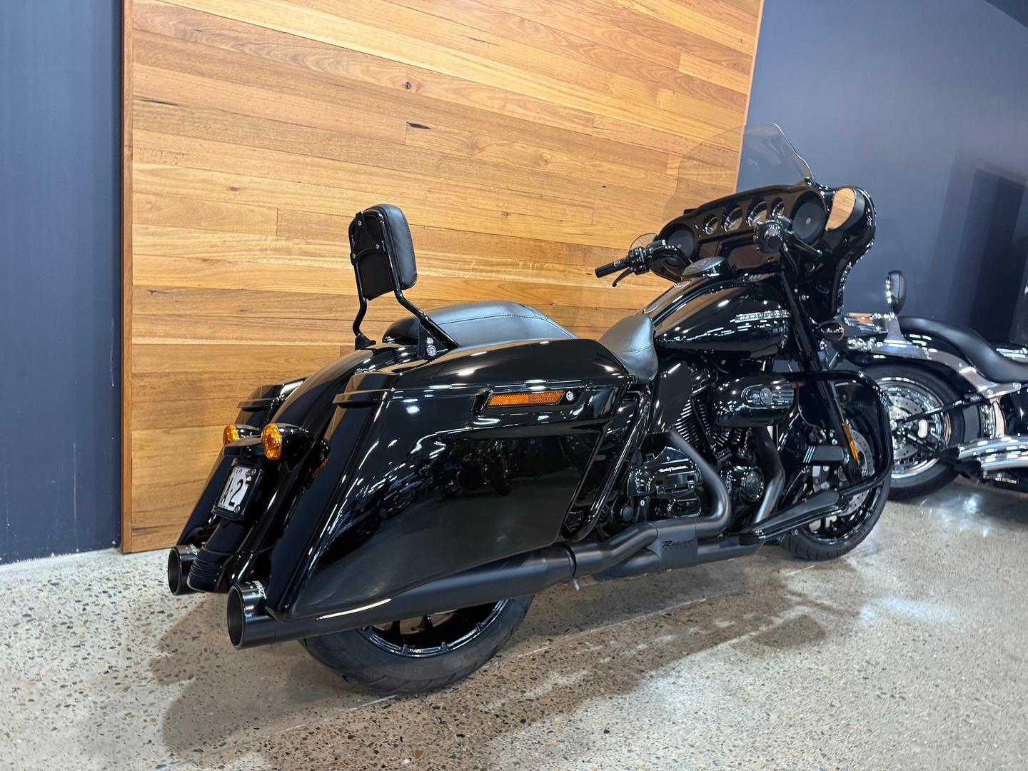 2019 HARLEY-DAVIDSON FLHXS STREET GLIDE SPECIAL 114 CRUISER