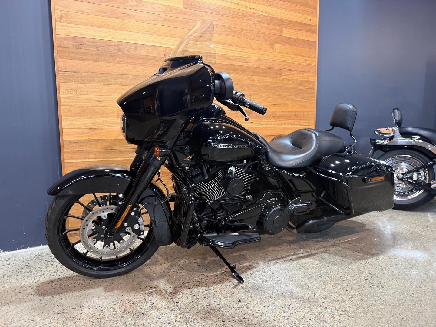 2019 HARLEY-DAVIDSON FLHXS STREET GLIDE SPECIAL 114 CRUISER