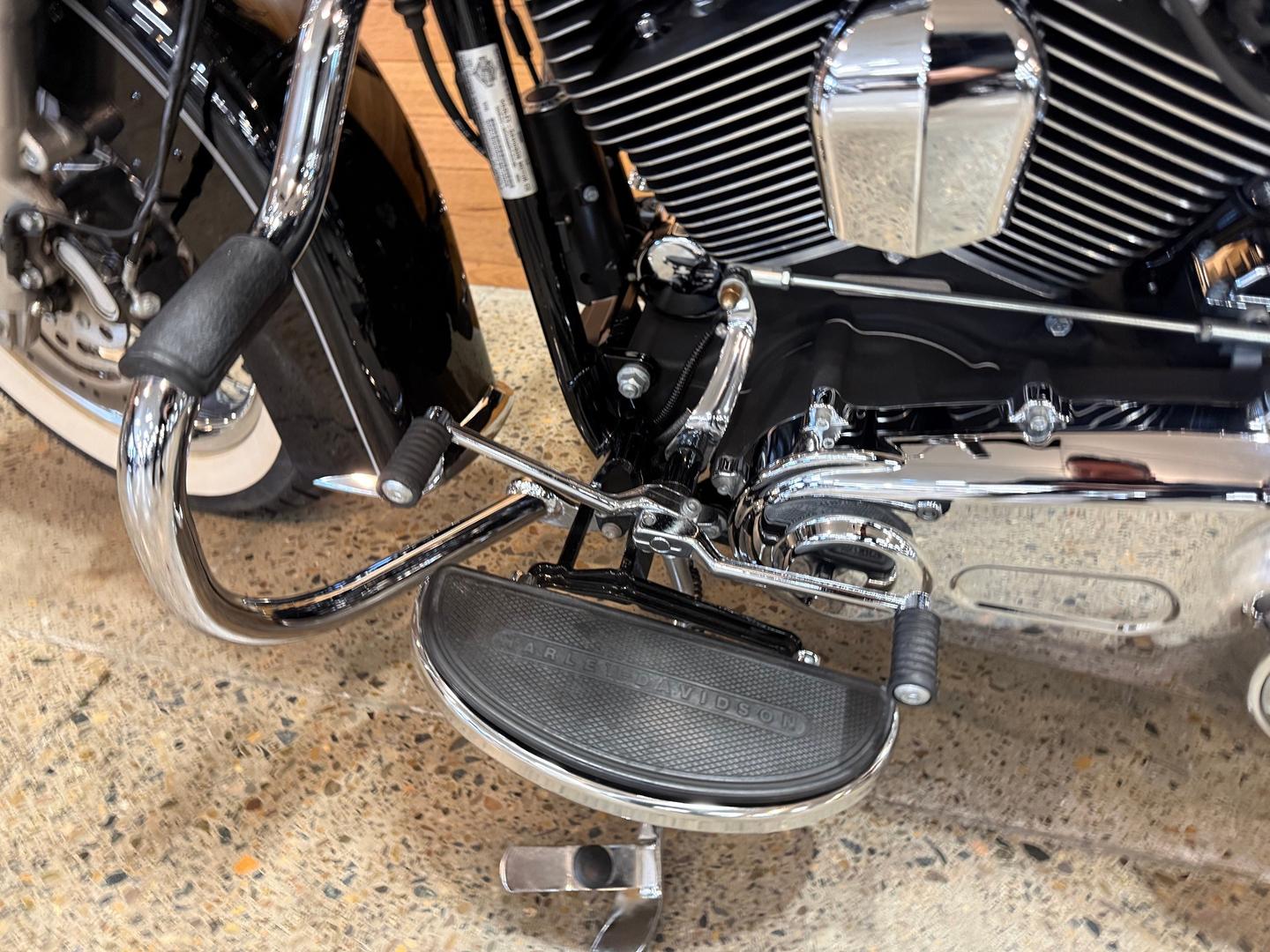 2013 HARLEY-DAVIDSON FLSTC HERITAGE SOFTAIL CLASSIC CRUISER